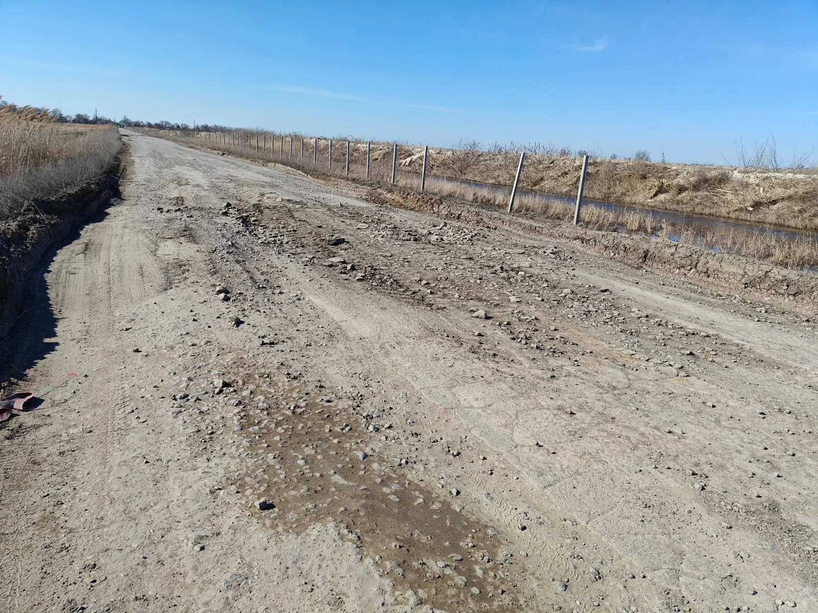 Военные отказались проводить работы по восстановлению разрушенной при строительстве водовода в Донецк дороги