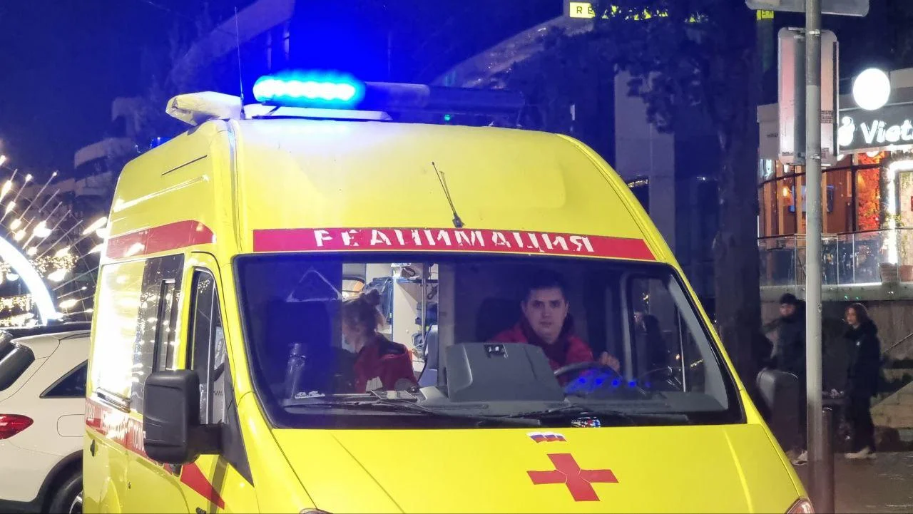 17-летний парень выпал из многоэтажки в Белой Калитве и погиб