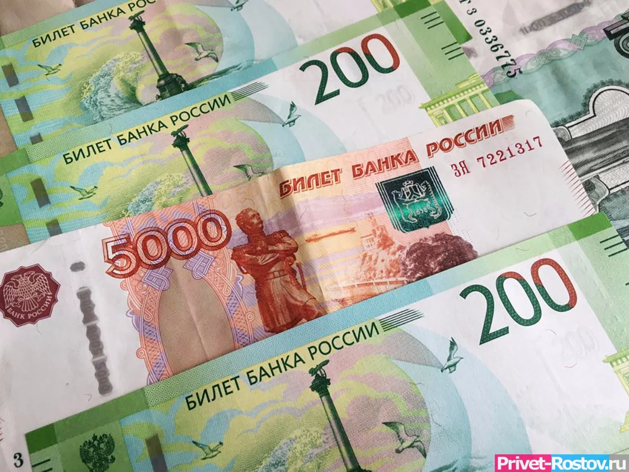 Россиян ждет сюрприз в мае: СФР решили зачислить на банковскую карту один раз по 25 тысяч рублей