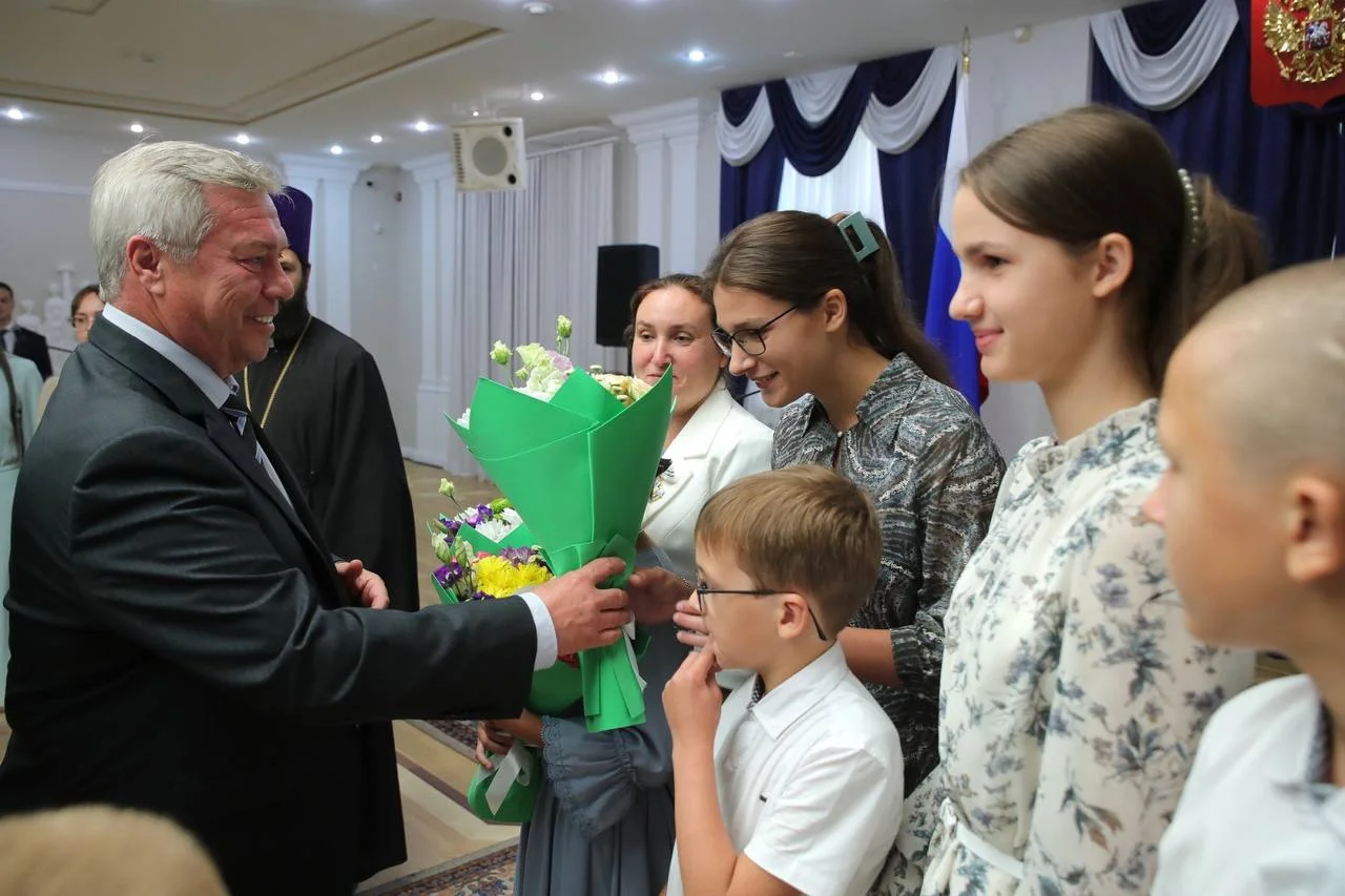 Василий Голубев предложил принять дополнительные меры для поддержки многодетных семей