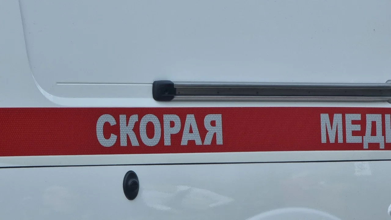 В Ростовской области автомобиль съехал в кювет и перевернулся, пострадали три ребенка