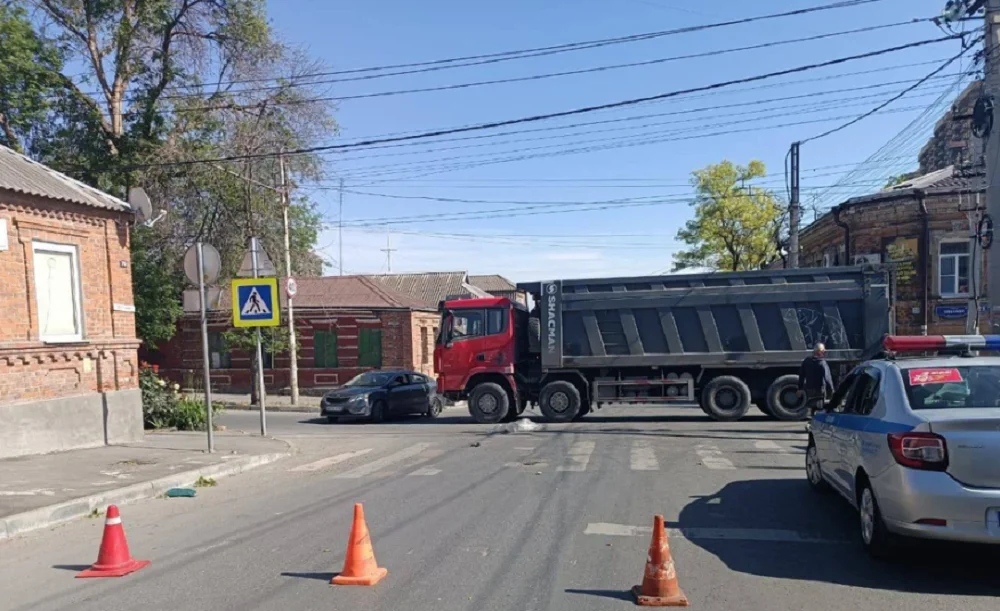 В Ростове подросток на электросамокате попал в аварию