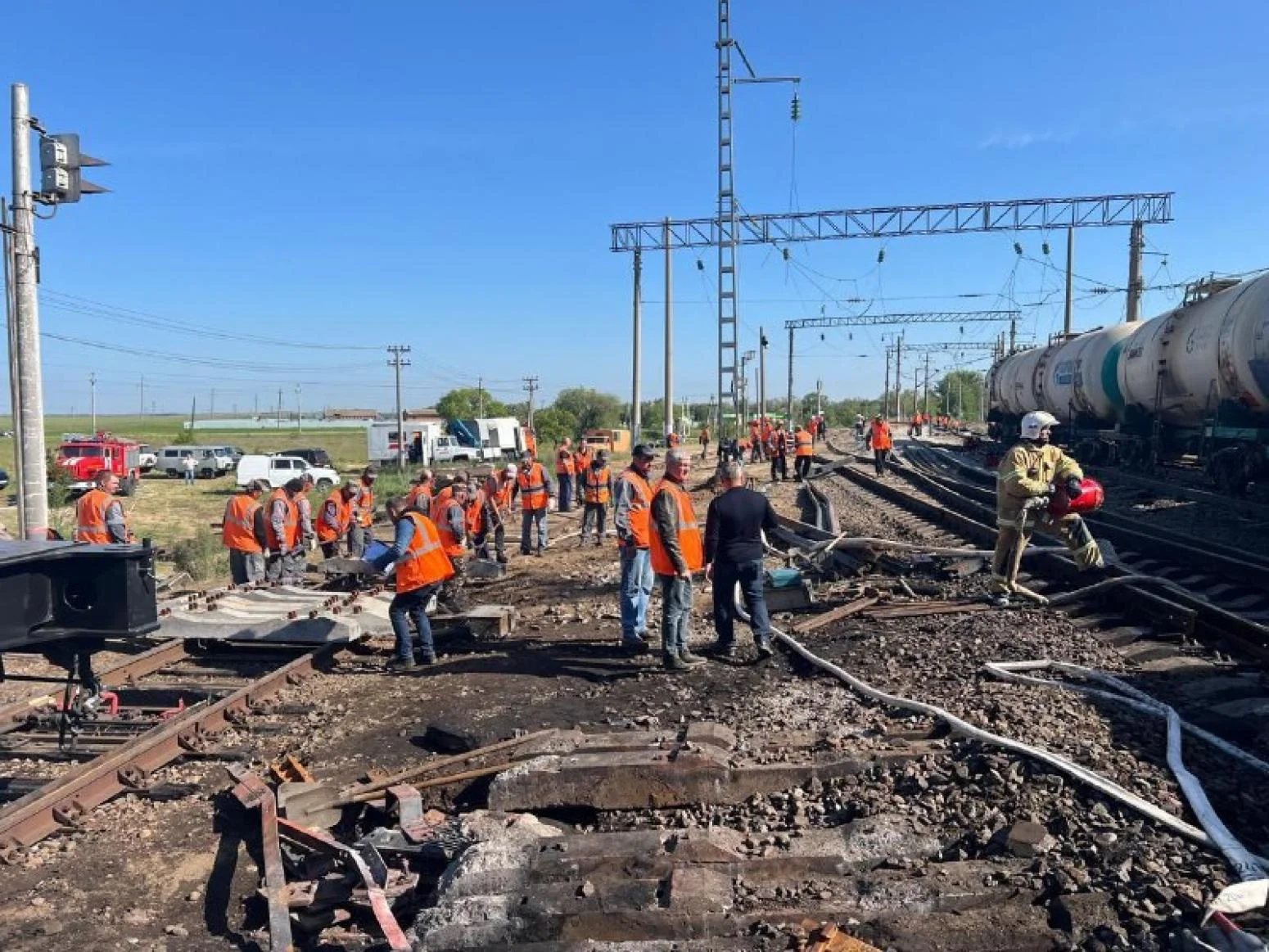 До 5 часов в Ростовской области задерживаются поезда из-за схода вагонов и пожара