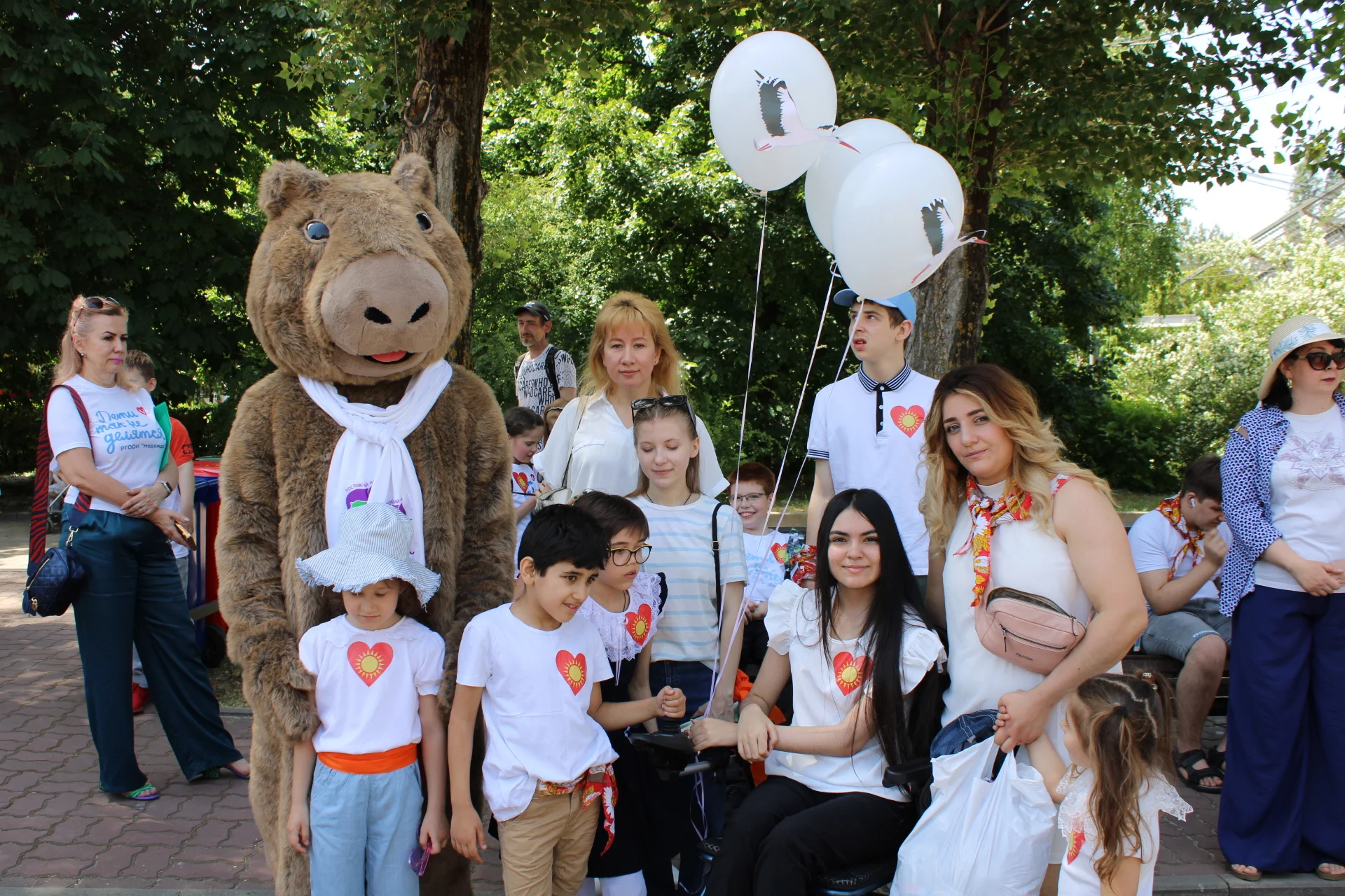В канун Дня защиты детей более 200 особенных ребят посетили Ростовский зоопарк
