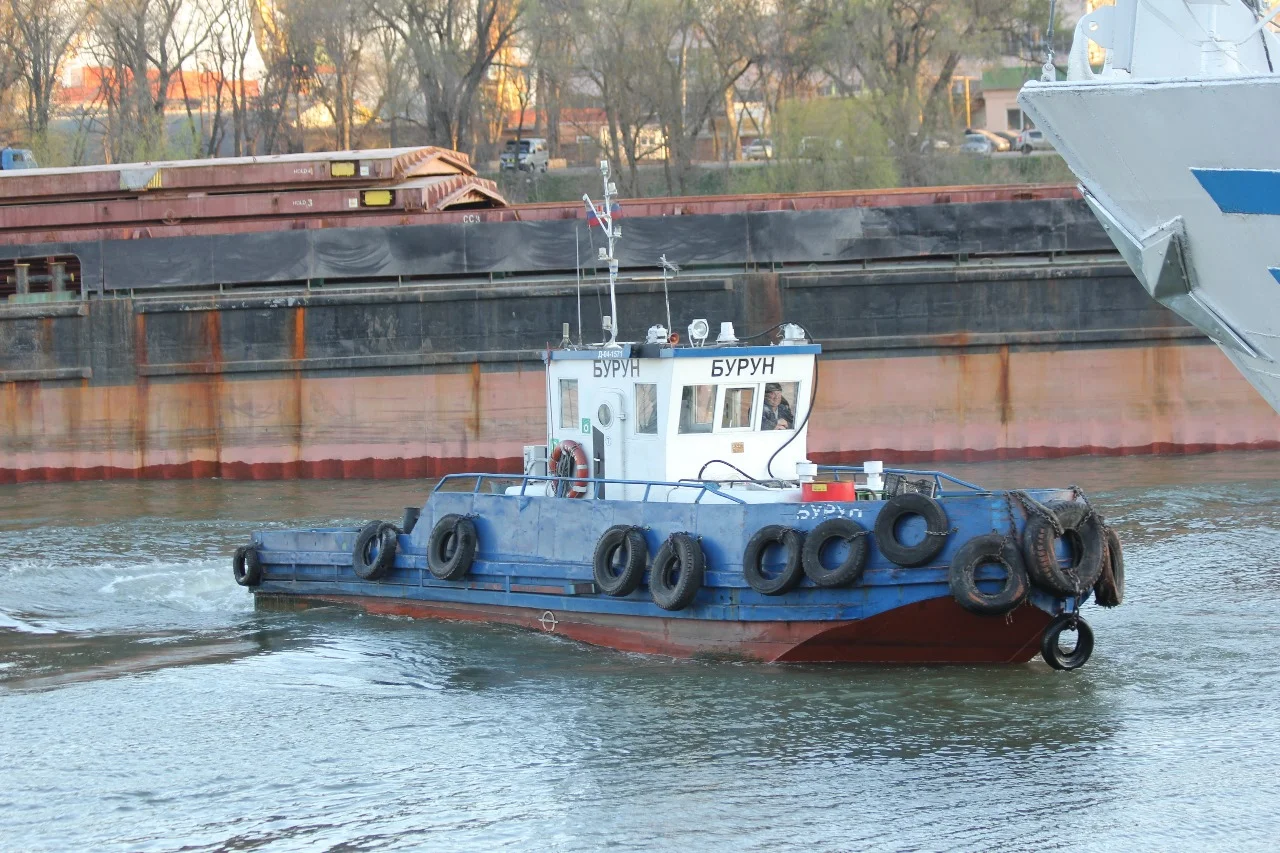 В Ростове в мае начали нести дежурство пожарный корабль и катер