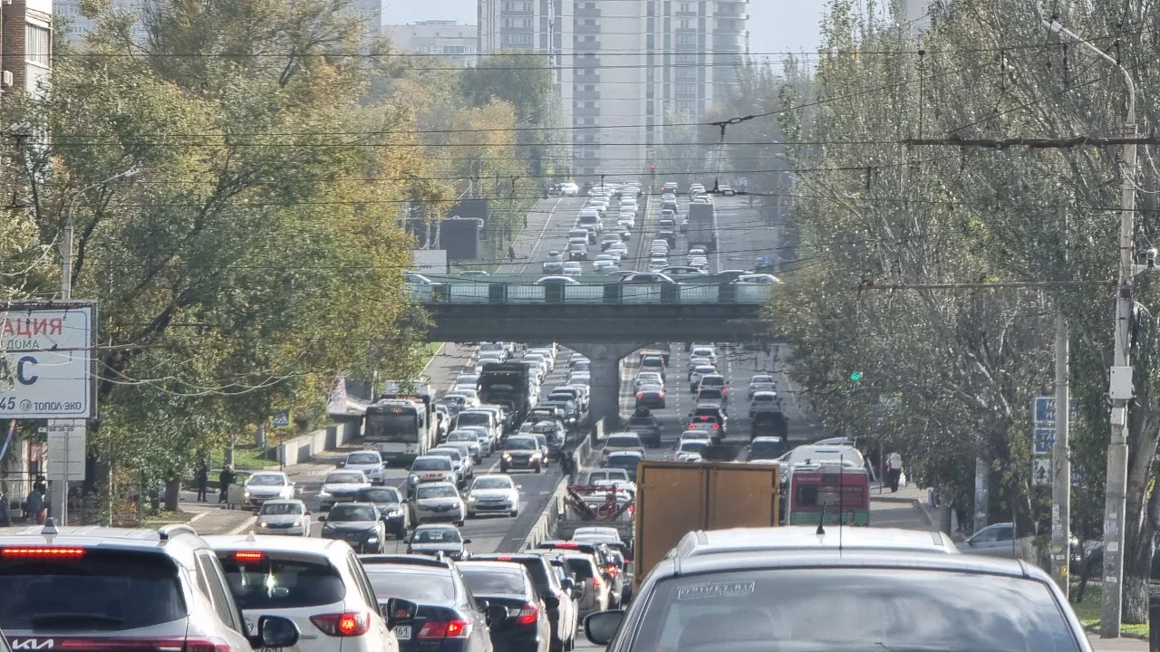 В Ростове ввели массовые ограничения на движение транспорта