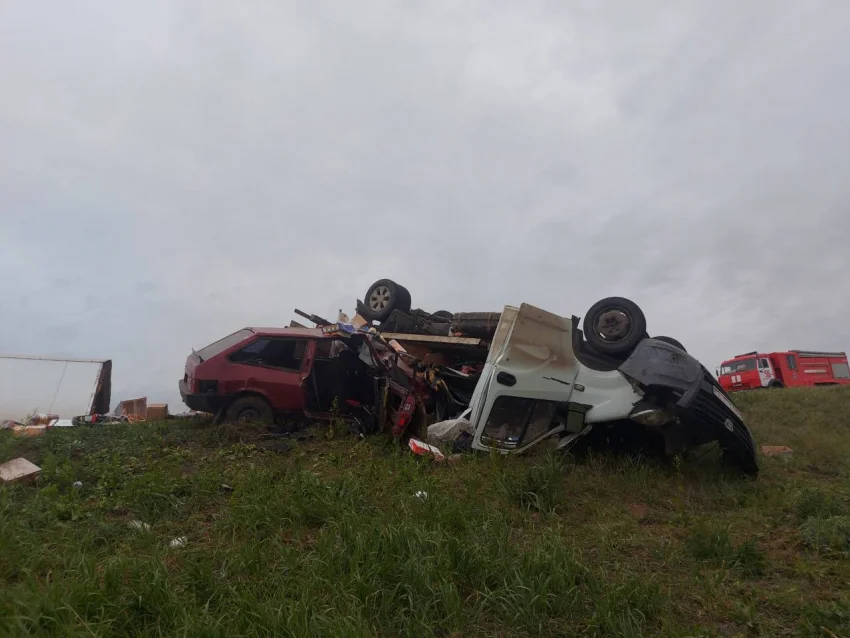 В ДТП на трассе в Ростовской области три человека скончались, еще трое получили травмы