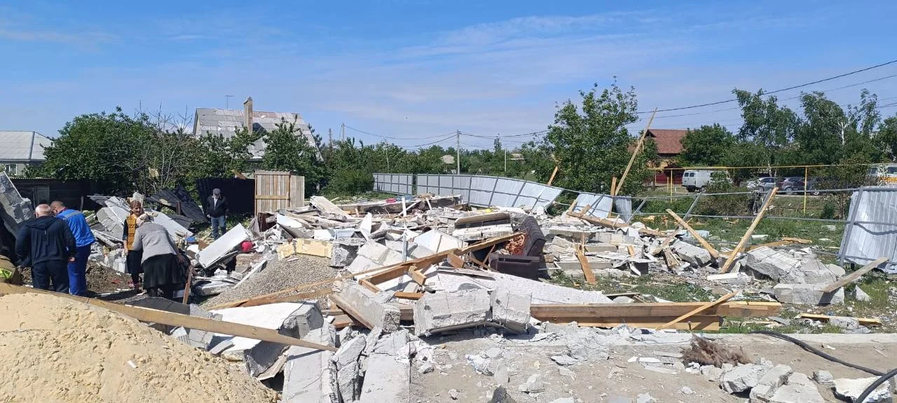 Взрывом разрушен частный дом в Ростовской области утром 13 мая