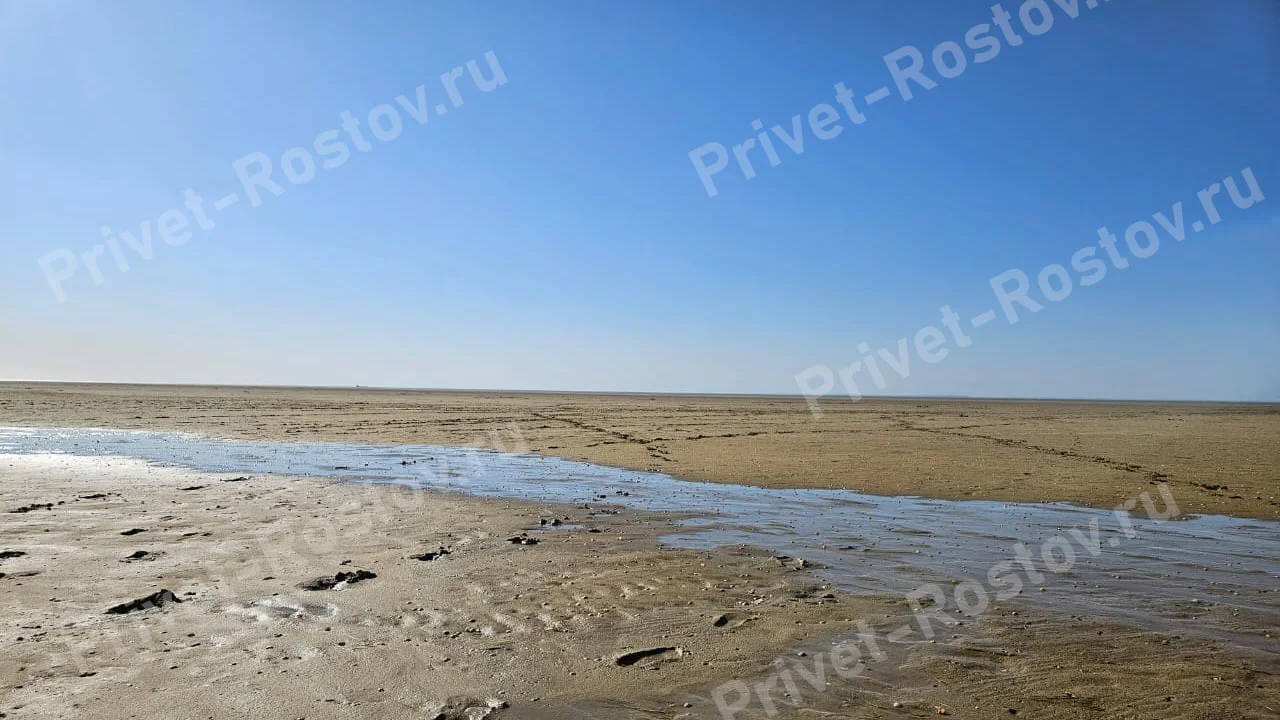 Воду в Таганрогском заливе выдуло на сотни метров от берегов