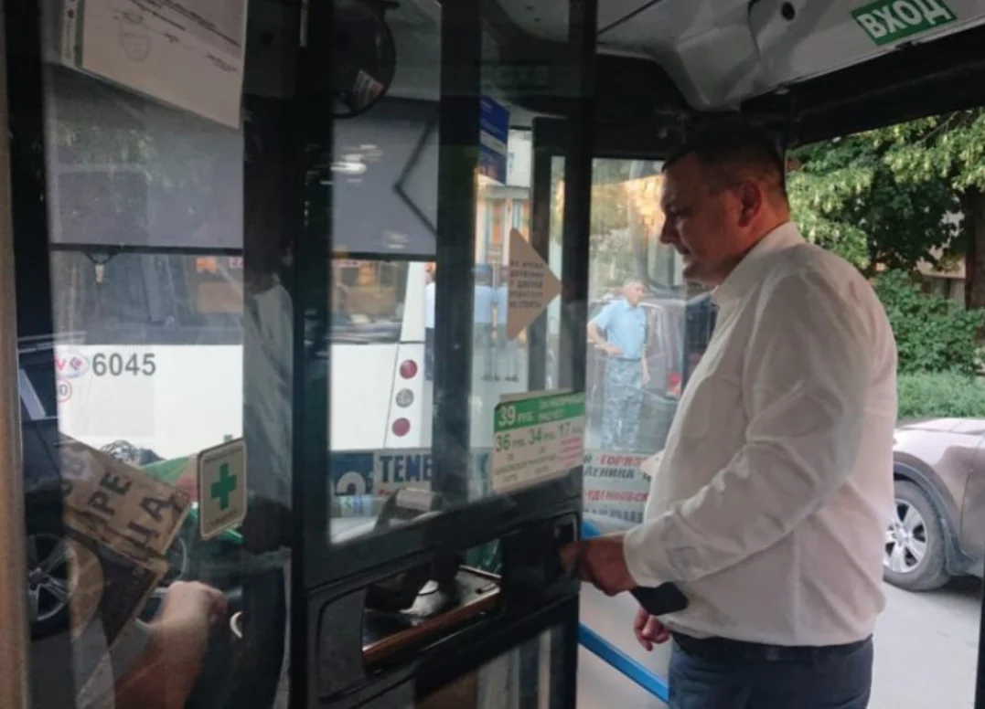 В Ростове 25 автобусов сняли с маршрутов и вернули в автопарк из-за неработающих систем кондиционирования