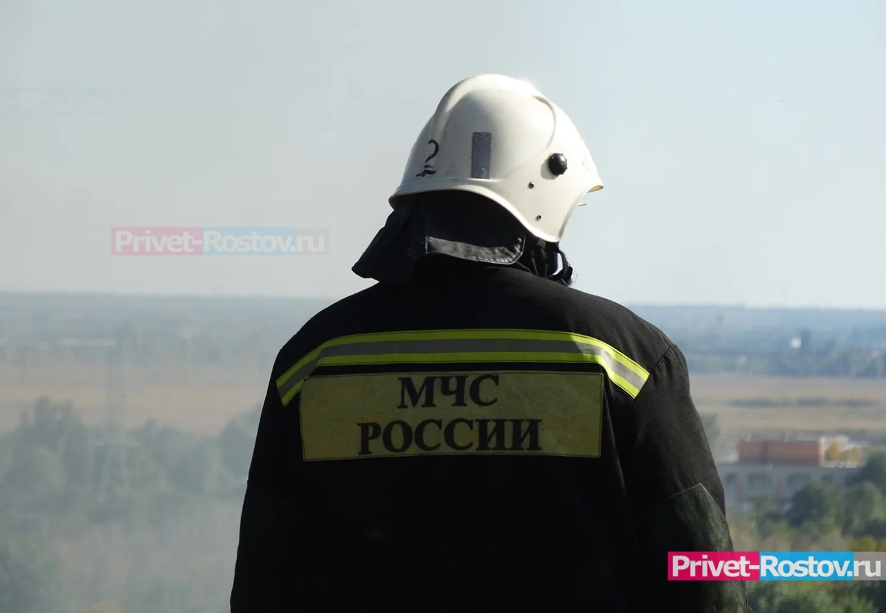 Оставленный на зарядке триммер стал причиной пожара в Ростове