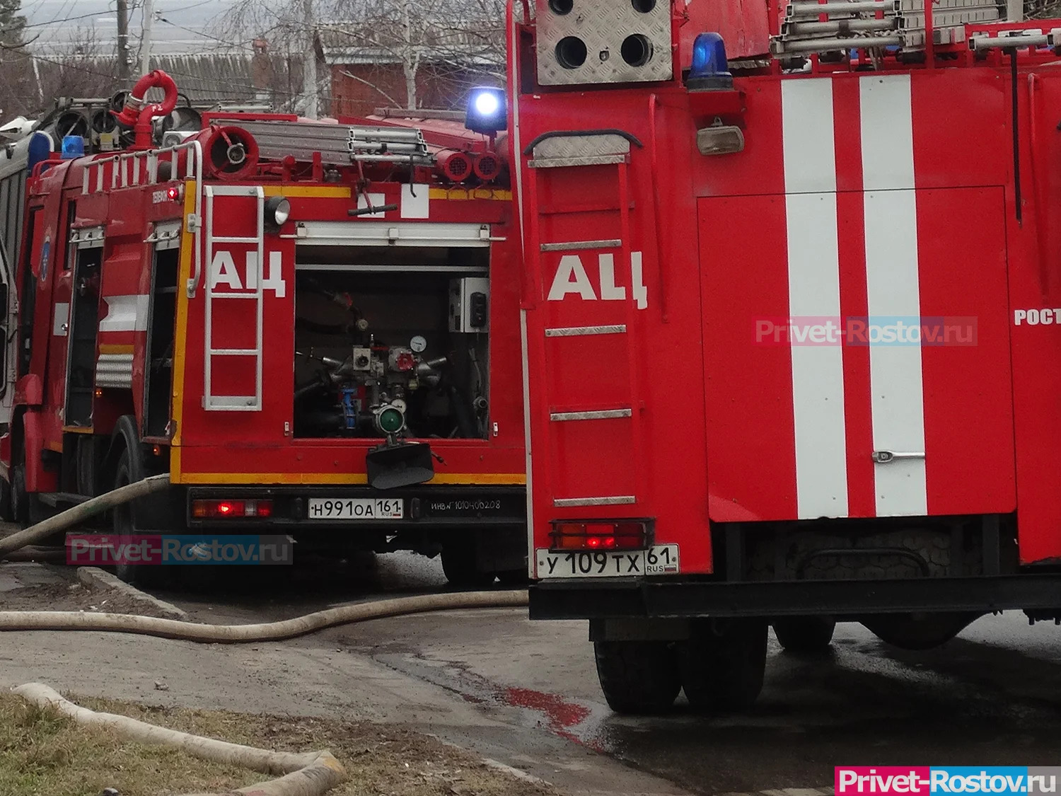 В Ростове вспыхнул крупный пожар в районе рынка Атлант