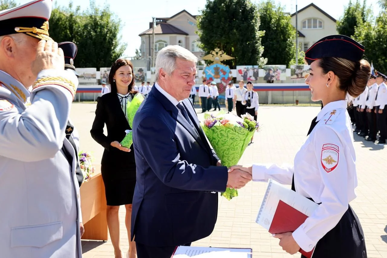 Василий Голубев поздравил выпускников Ростовского юридического института