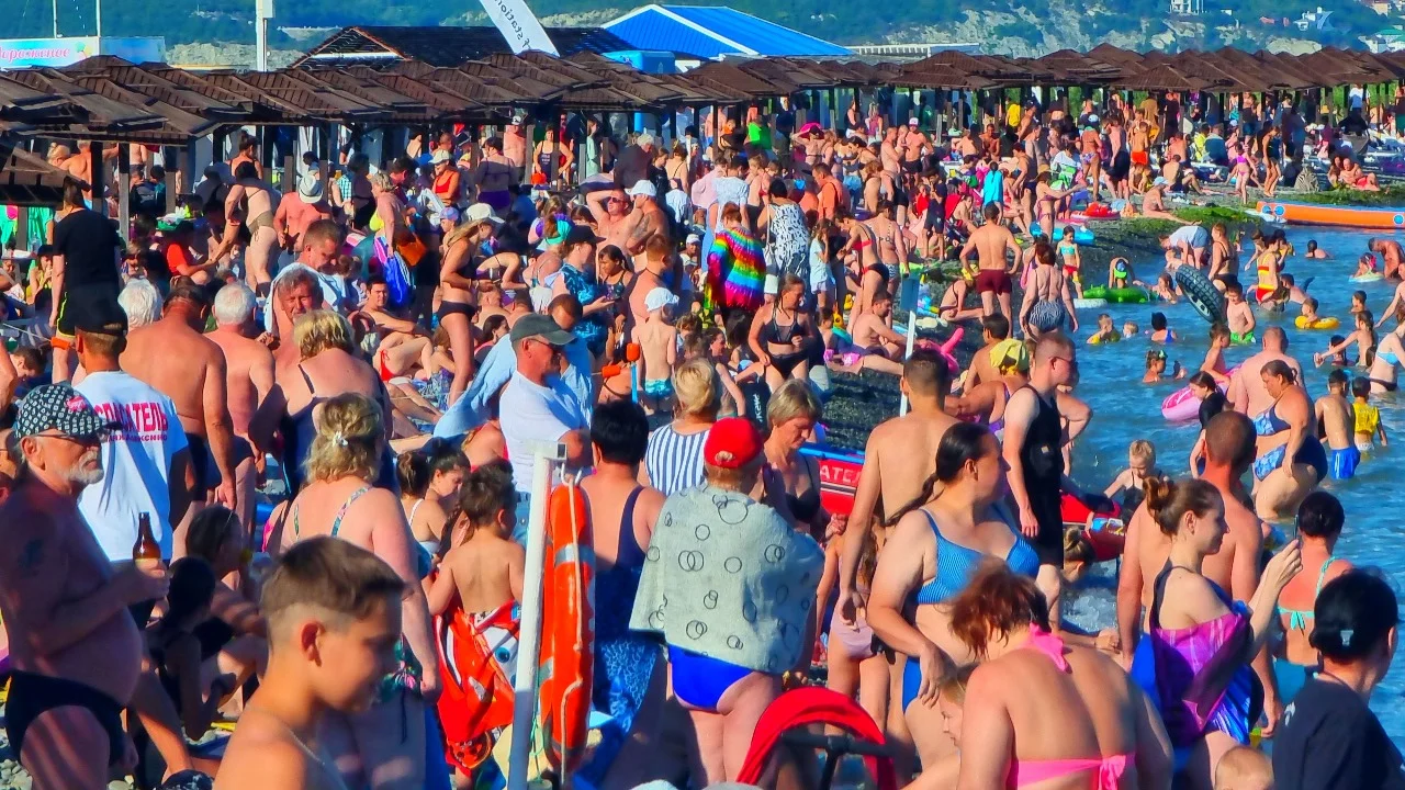 «Страшно ездить»: россияне рассказали об отдыхах на морских курортах