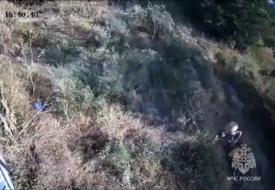 Момент намеренного поджога сухой травы жителем Ростовской области сняли на видео