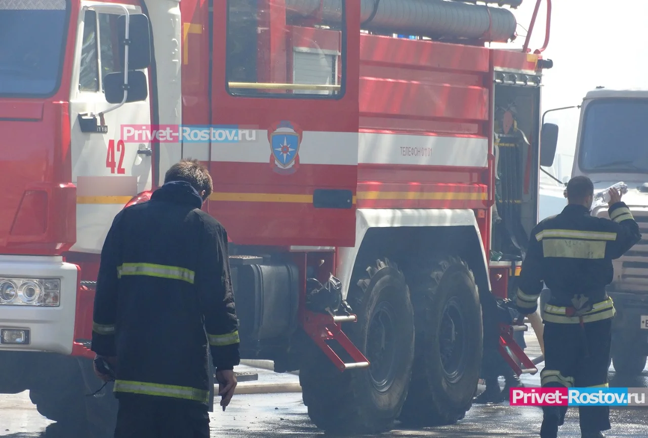 На центральном рынке в Аксае потушили площадь на площади 2000м2