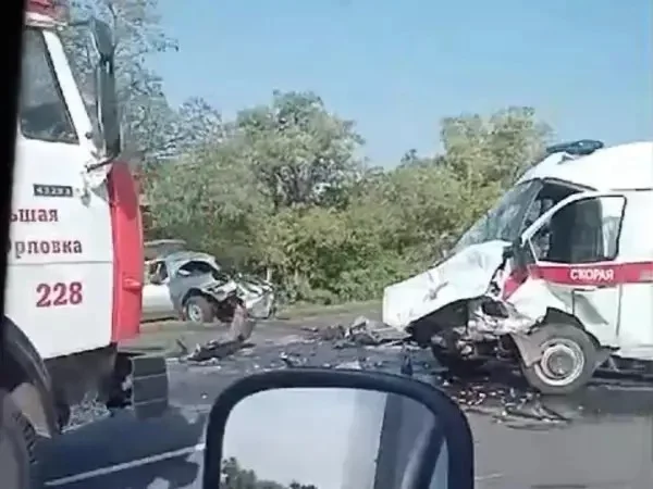 На Дону карета скорой помощи попала в жуткое ДТП: есть жертвы