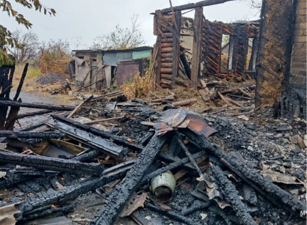 Курила в постели и лишилась жилья: в Каменске-Шахтинском пенсионерка сожгла свой дом