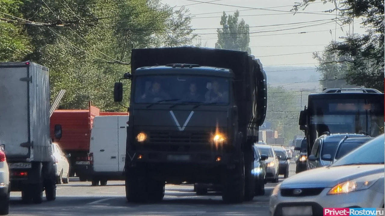 Два КамАЗа военно-технической помощи отправила Ростовская область в зону СВО