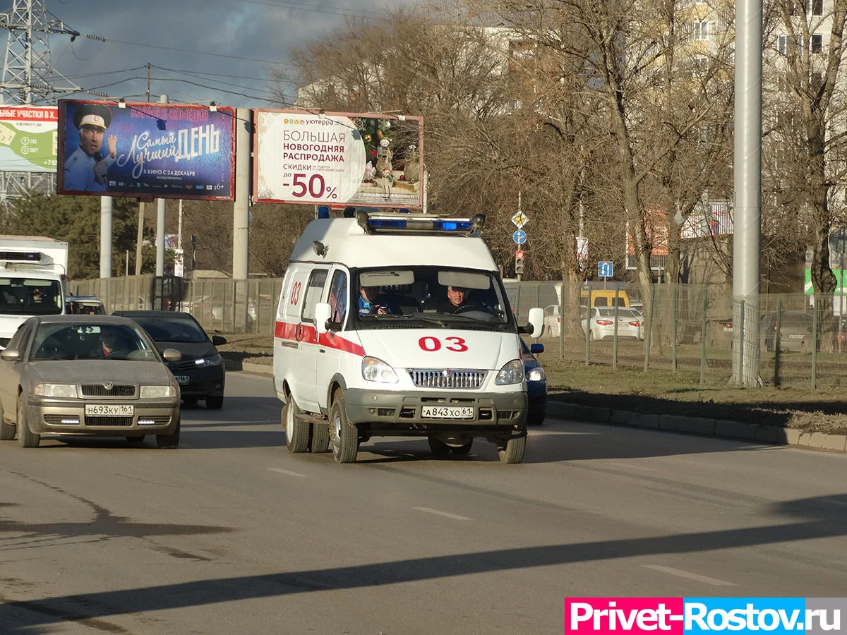 В Ростовской области водитель грузовика переехал лежащего у кромки поля человека