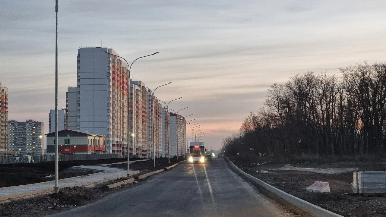 Водитель на легковушке сбил школьницу и скрылся с места ДТП в Ростове