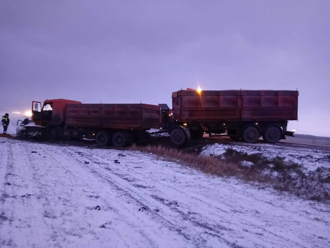 На трассе под Ростовом погиб водитель легковушки после ДТП с фурой