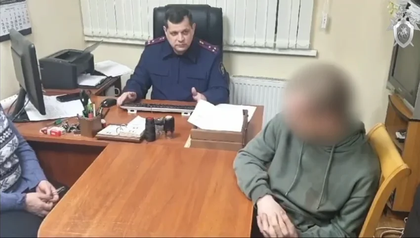 В Ростове следователи допросили напавшего с ножом на девушку мужчину и подростка