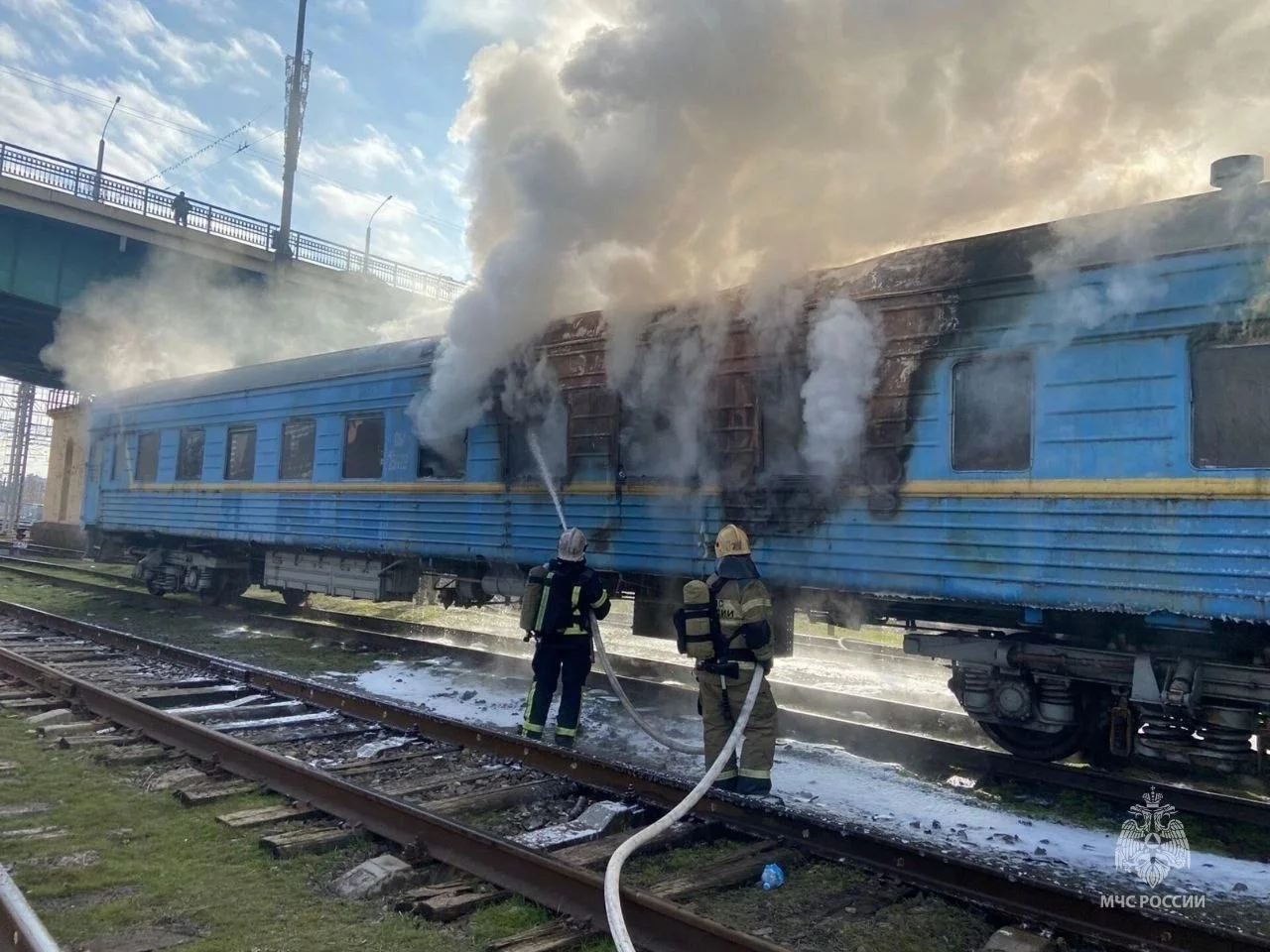 Поезд загорелся на вокзале в Ростове в результате поджога