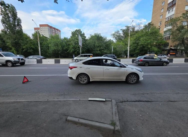 Школьник попал под машину на Нагибина в Ростове