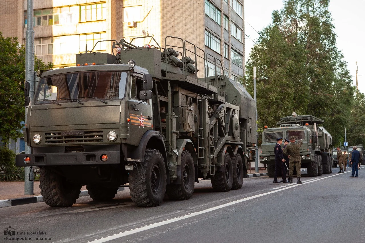 Военные объяснили скопление техники на левом берегу в Ростове
