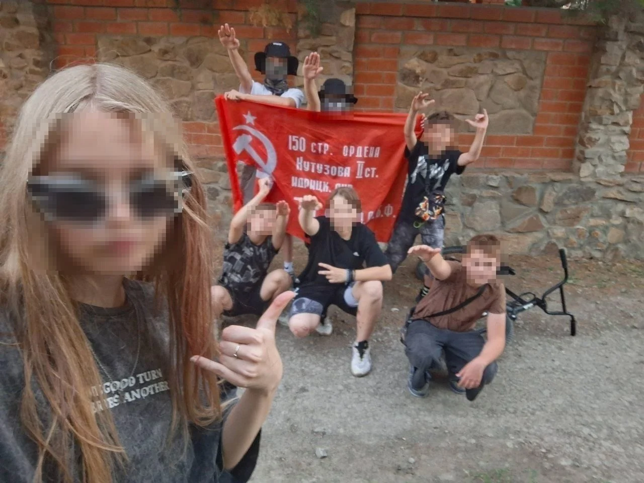 В Волгодонске подростков накажут за демонстрацию экстремистских жестов