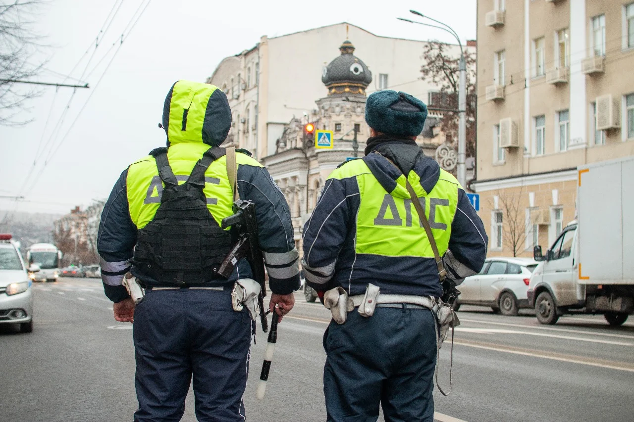 В Ростове оштрафовали женщину за опасную перевозку пятилетнего сына из люка