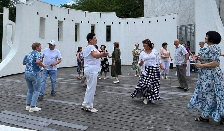 На Дону прошла летняя дискотека для людей «серебряного» возраста в Ростове
