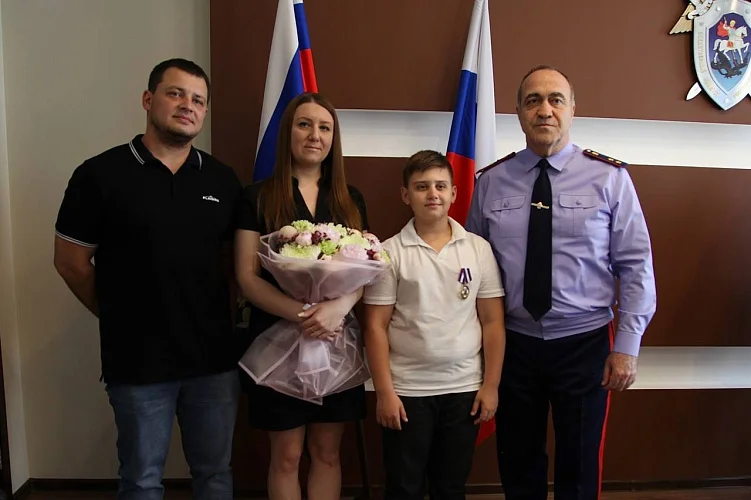 10-летний мальчик из Волгодонска награждён медалью Следкома за спасение девушки