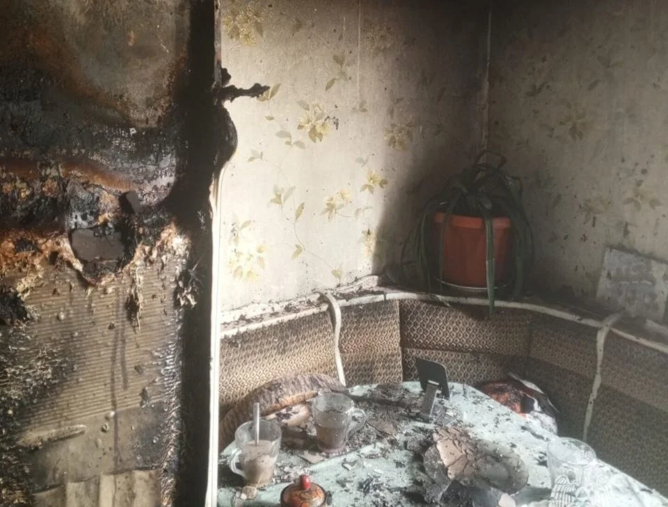 Женщина чудом избежала гибели в огне на пожаре в Каменск-Шахтинском
