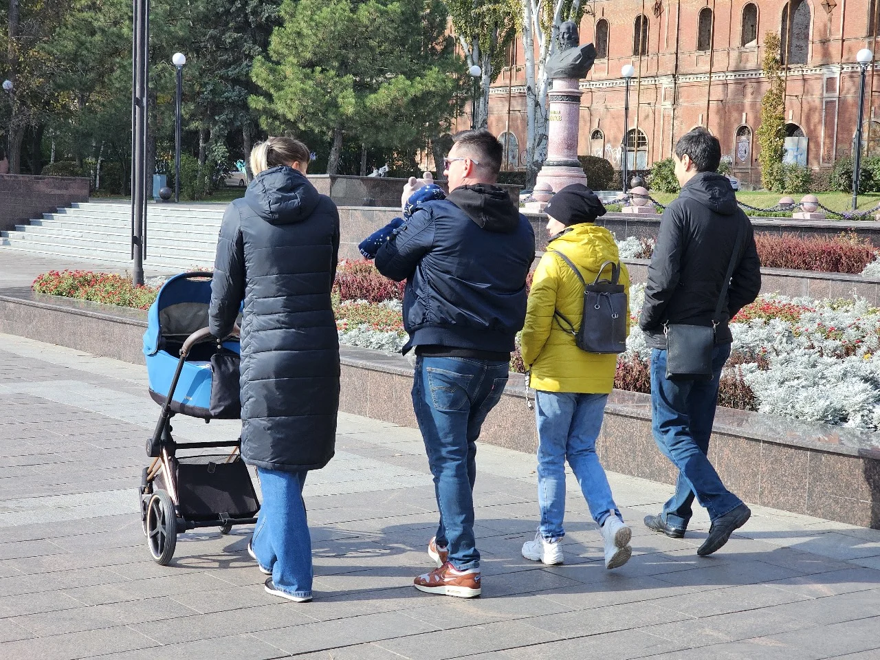 В Госдуме захотели солидно повысить пособия по уходу за ребенком: что известно об этом