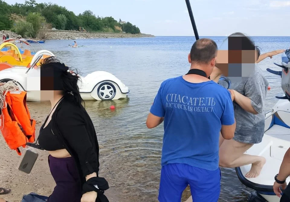 В Цимлянском водохранилище спасли терпящих бедствие сапбордисток