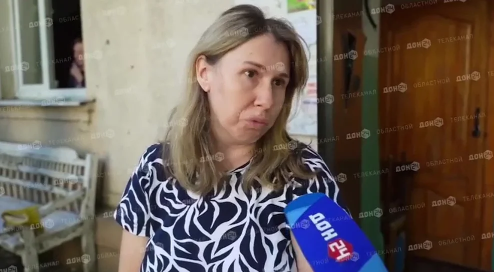 Жительница Азова рассказала о железной двери пробитой обломками БПЛА