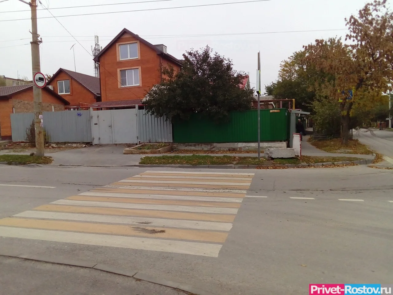 Около Ростова сняли на видео дорогу с 22 зебрами и 9 лежачими полицейскими