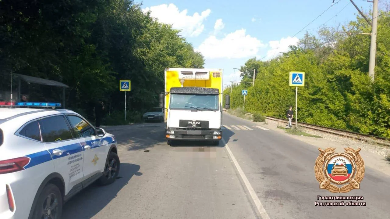 Пенсионерка погибла под колёсами грузовика на Дону