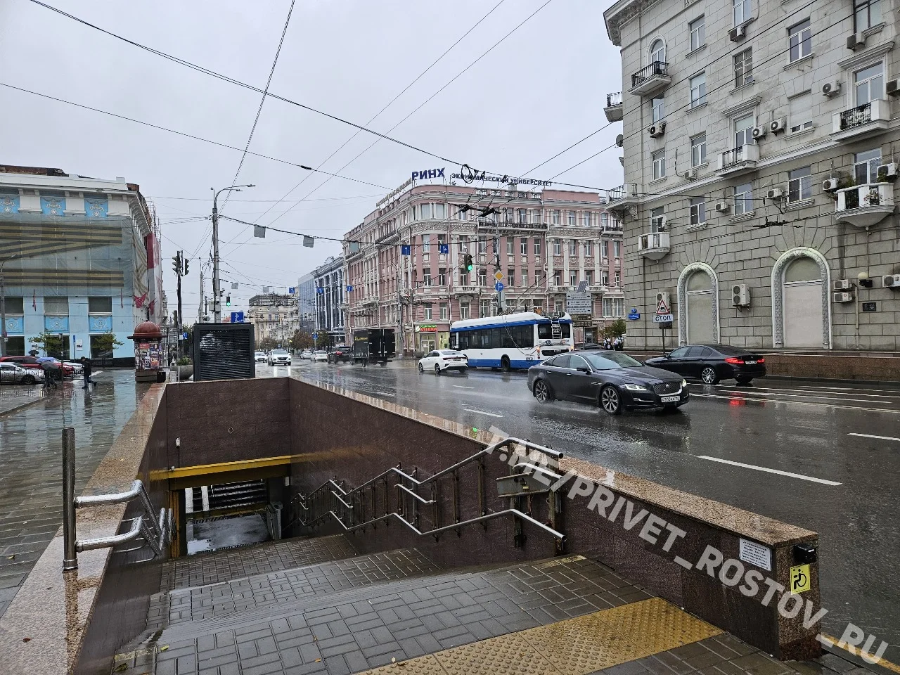 В подземном переходе на Шолохова в Ростове снова обвалилась плитка