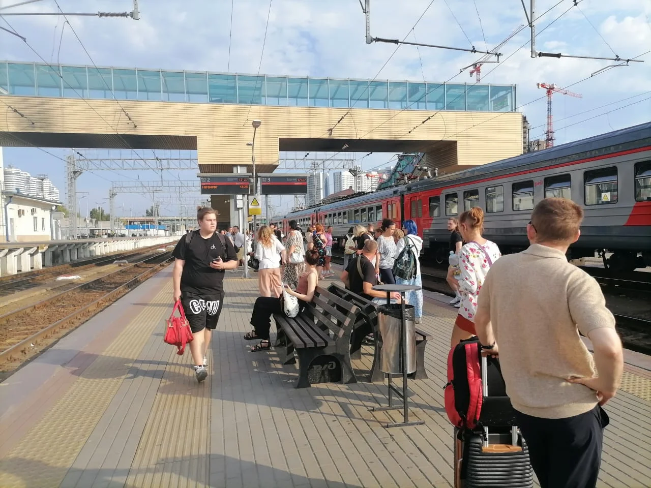 Электрички в Ростовской области массово отменили и сократили маршруты