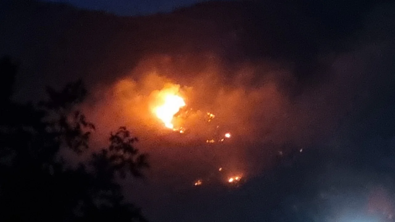 Взрыв и пожар всполошили жителей поселка Рассвет под Ростовом
