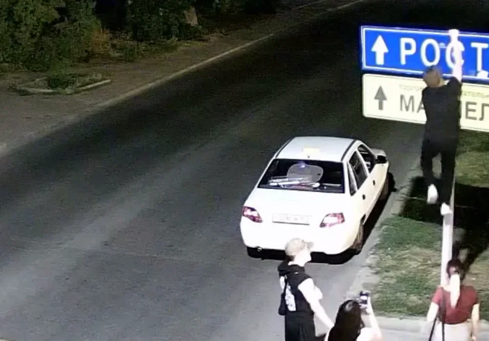 В Таганроге ищут виновных в актах вандализма на Пушкинской набережной