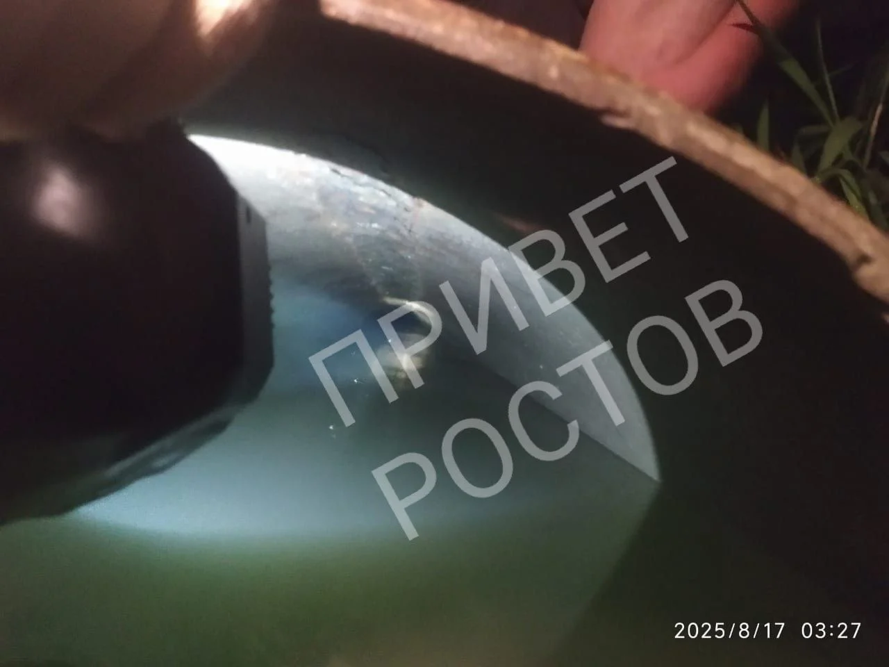 В Таганроге разрезали трубу чтобы спасли парня, который не смог выбраться сам