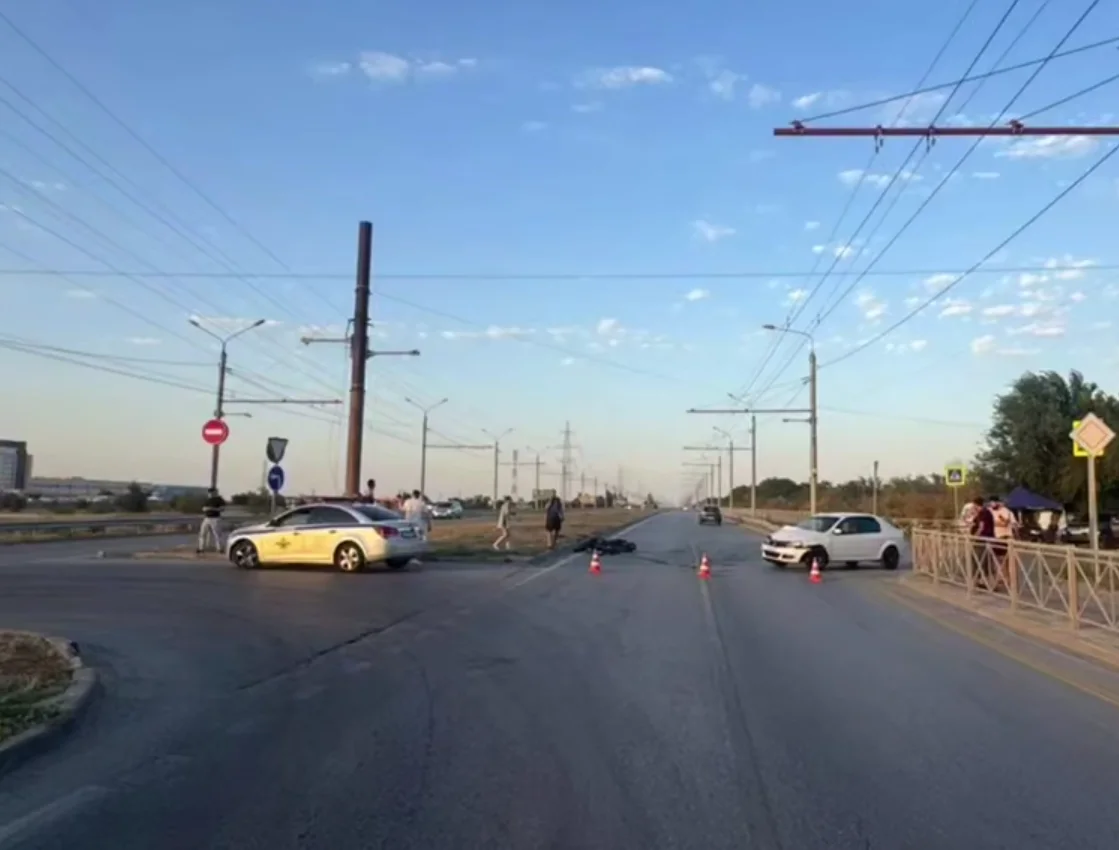 В Волгодонске водитель «Рено Логан» спровоцировал ДТП с мотоциклистами
