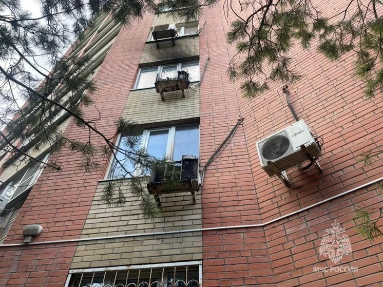 В ростовской многоэтажке загорелся блок кондиционера