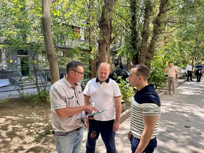 В Ростове продолжаются работы по восстановлению после атаки БПЛА