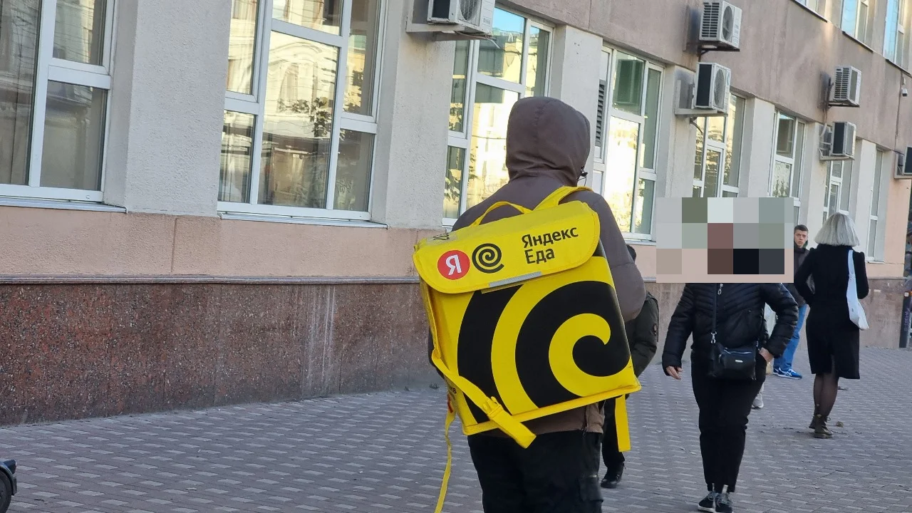 На Дону планируют запретить мигрантам работать курьерами и продавцами