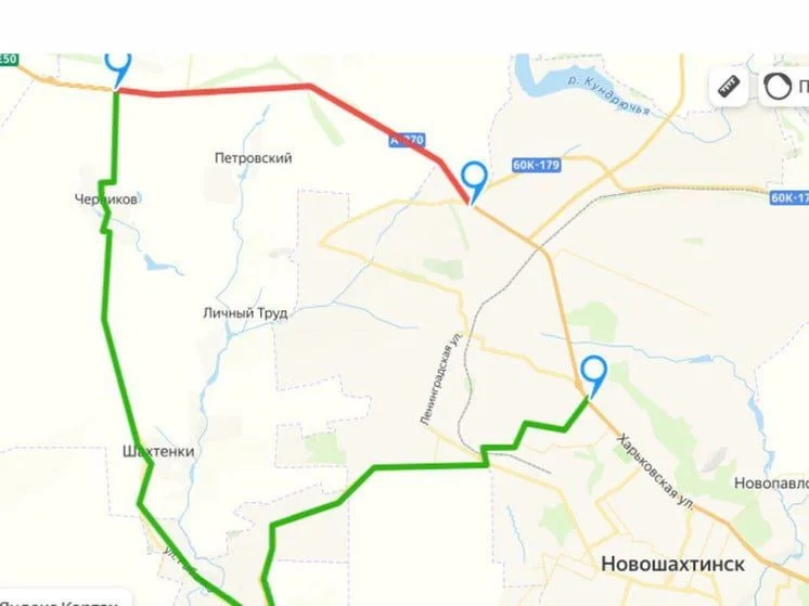 На трассе у Новошахтинска перекрыли движение из-за пожара